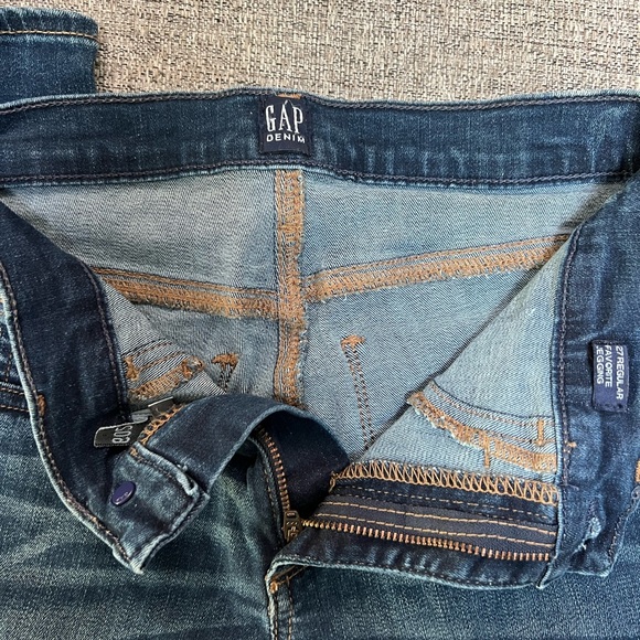 EUC GAP Distressed Favorite Jegging - Picture 4 of 5